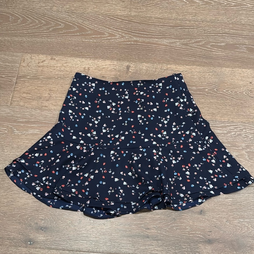 Floral mini skirt with ruffles